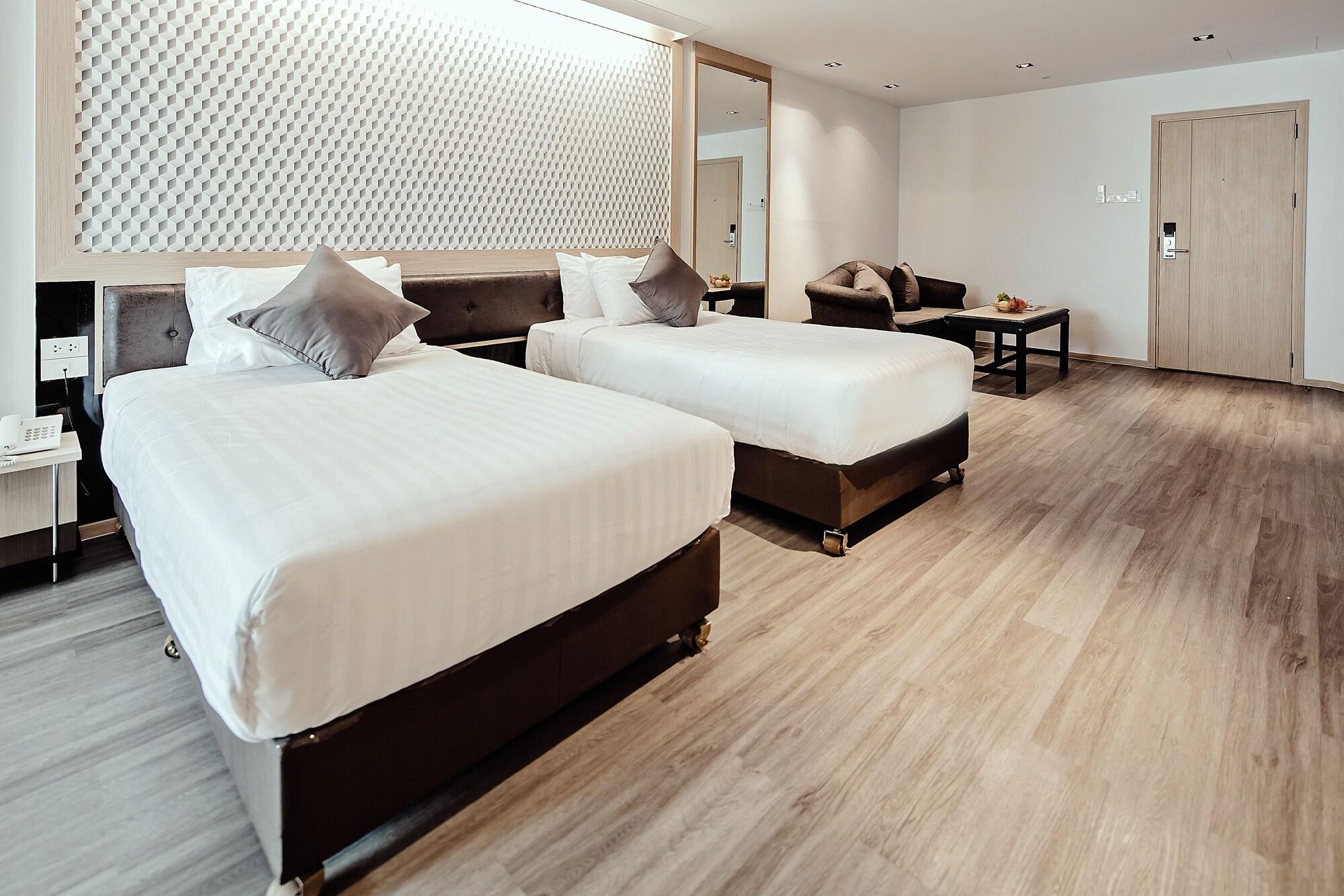 Отель Three Sukhumvit - Sha Certified 3*