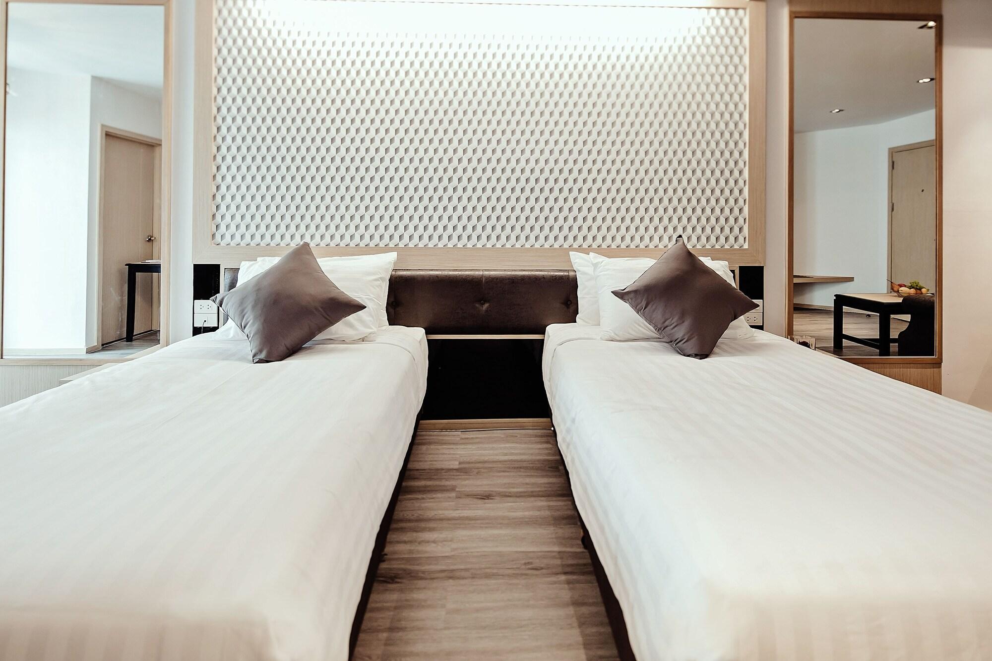 Three Sukhumvit - Sha Certified Отель 3*