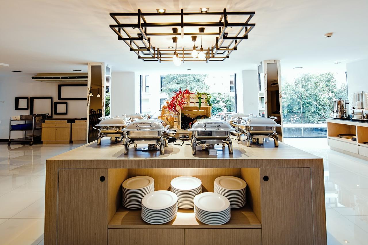 Three Sukhumvit - Sha Certified Отель Бангкок