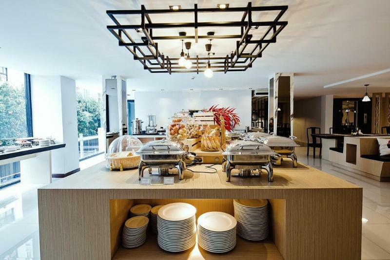 Three Sukhumvit - Sha Certified Отель 3*